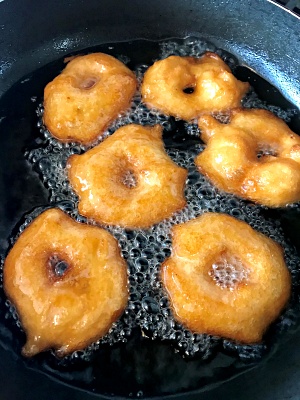 Garelu frying in oil
